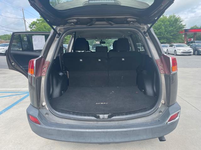 2015 Toyota RAV4 LE photo 9
