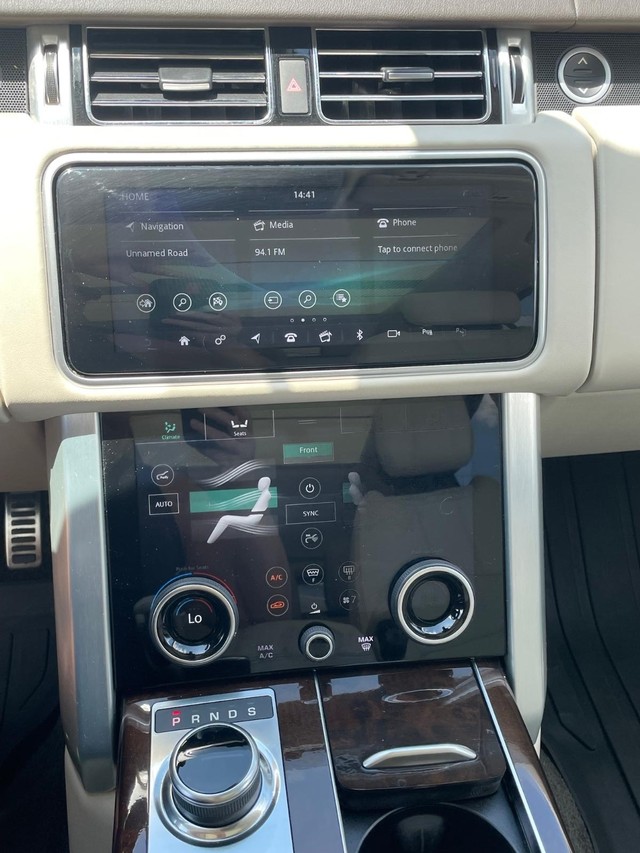 Land Rover Range Rover Vehicle Full-screen Gallery Image 6