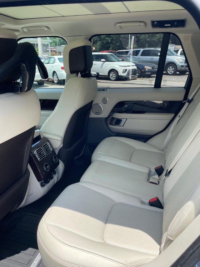 Land Rover Range Rover Vehicle Full-screen Gallery Image 9