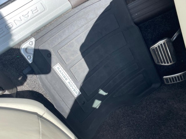 Land Rover Range Rover Vehicle Full-screen Gallery Image 13