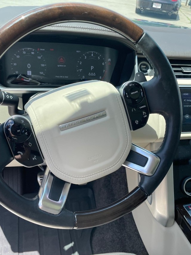 Land Rover Range Rover Vehicle Full-screen Gallery Image 17