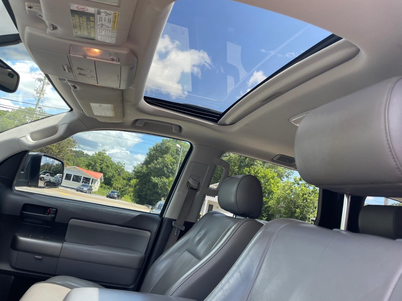2017 Toyota Sequoia SR5 photo 7