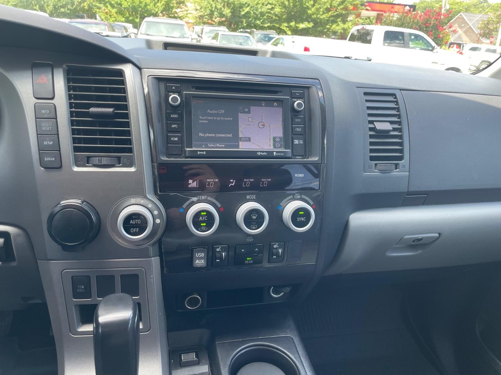 2017 Toyota Sequoia SR5 photo 9