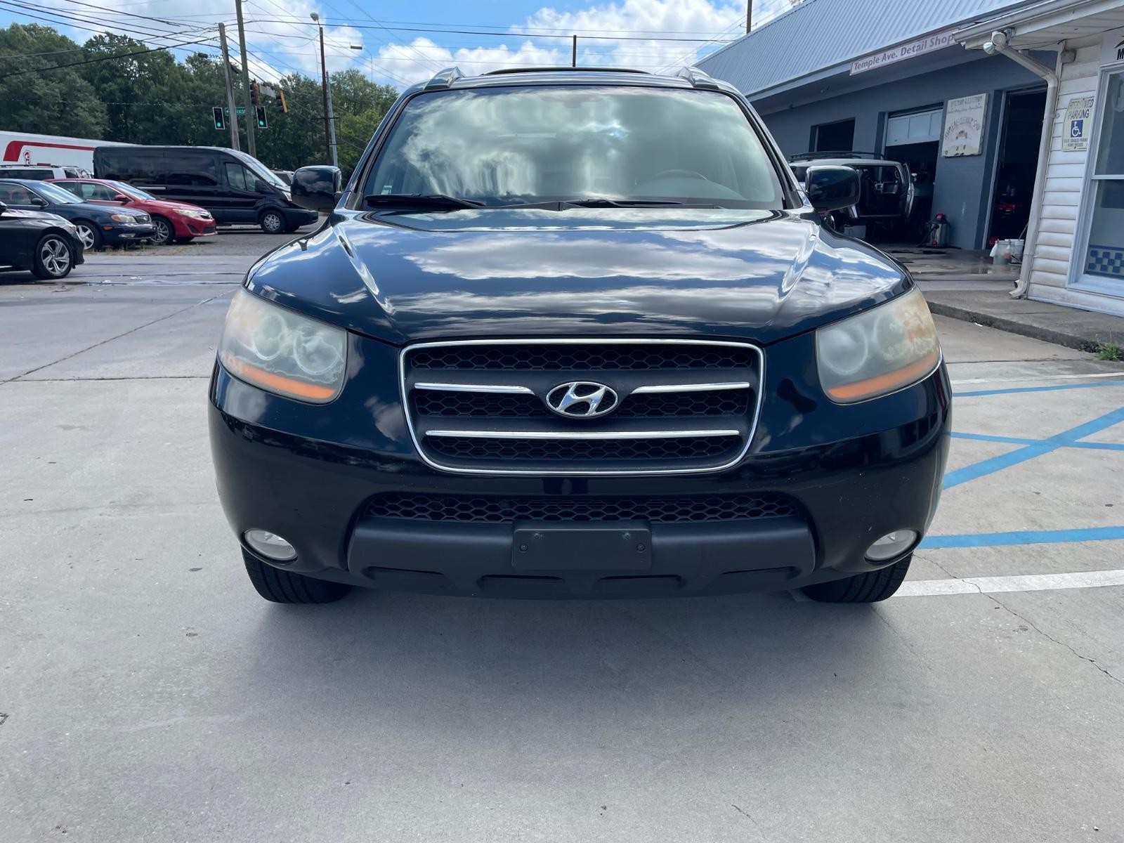 Hyundai Santa Fe Vehicle Full-screen Gallery Image 2
