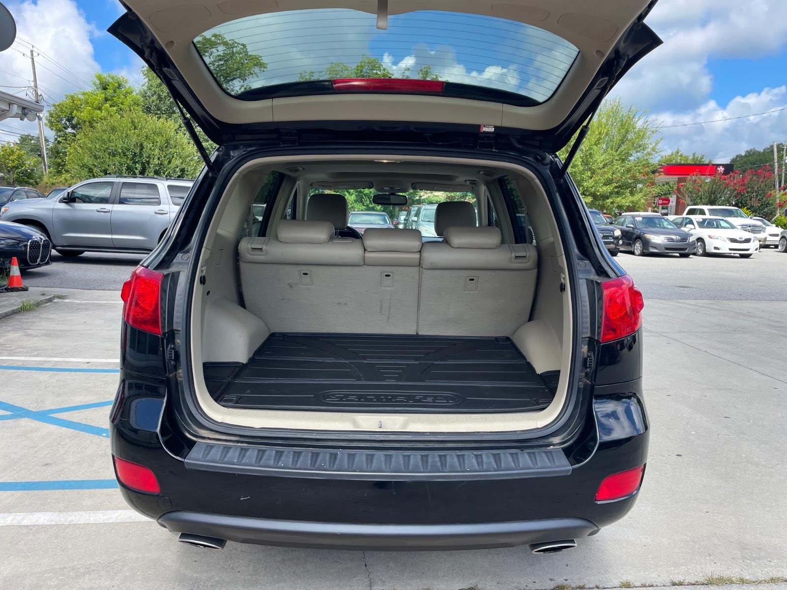 Hyundai Santa Fe Vehicle Full-screen Gallery Image 8