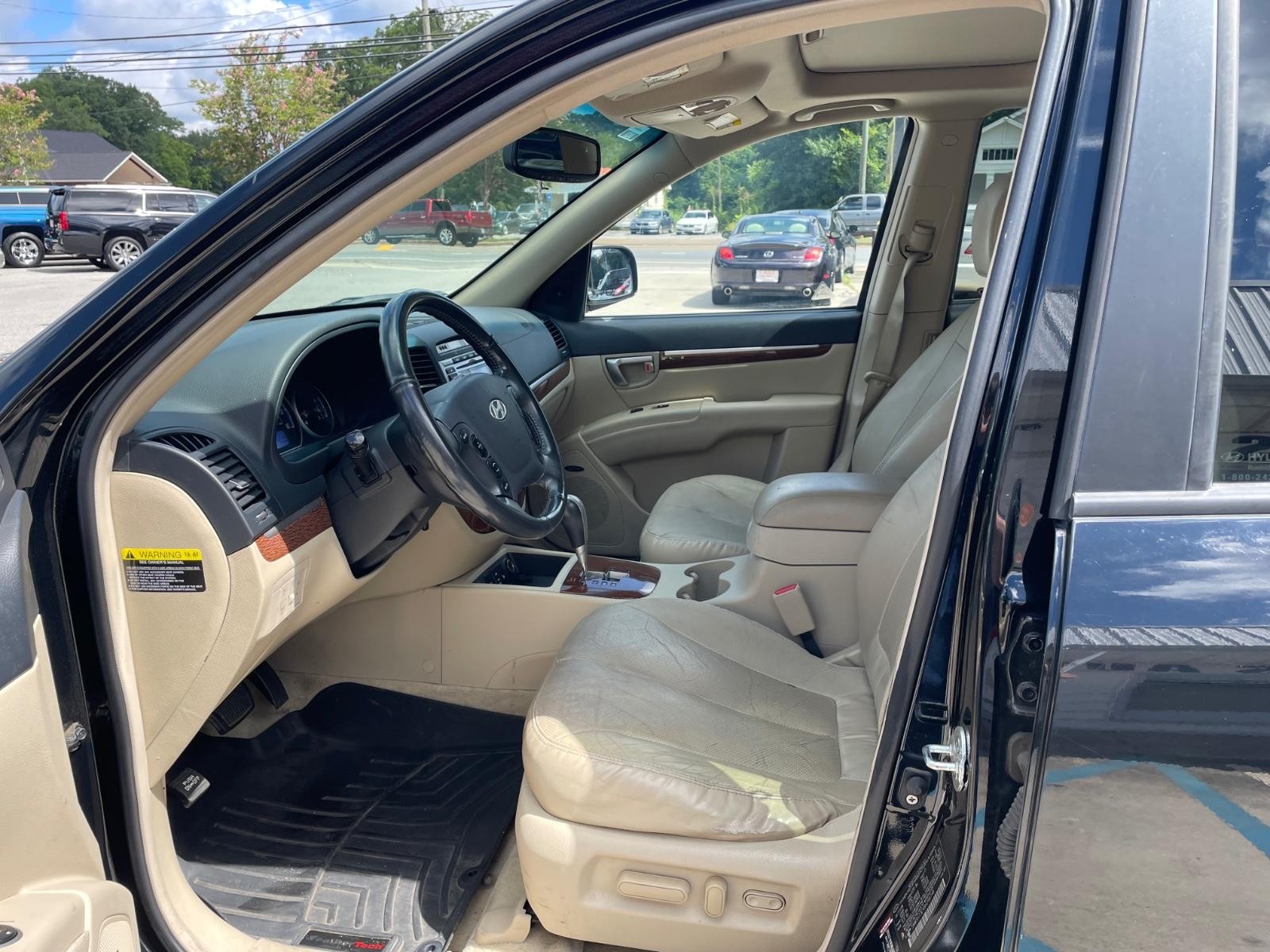 Hyundai Santa Fe Vehicle Full-screen Gallery Image 9