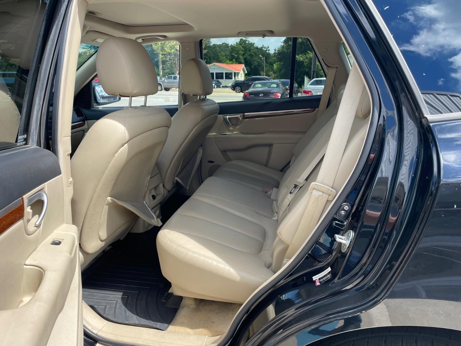 Hyundai Santa Fe Vehicle Full-screen Gallery Image 10