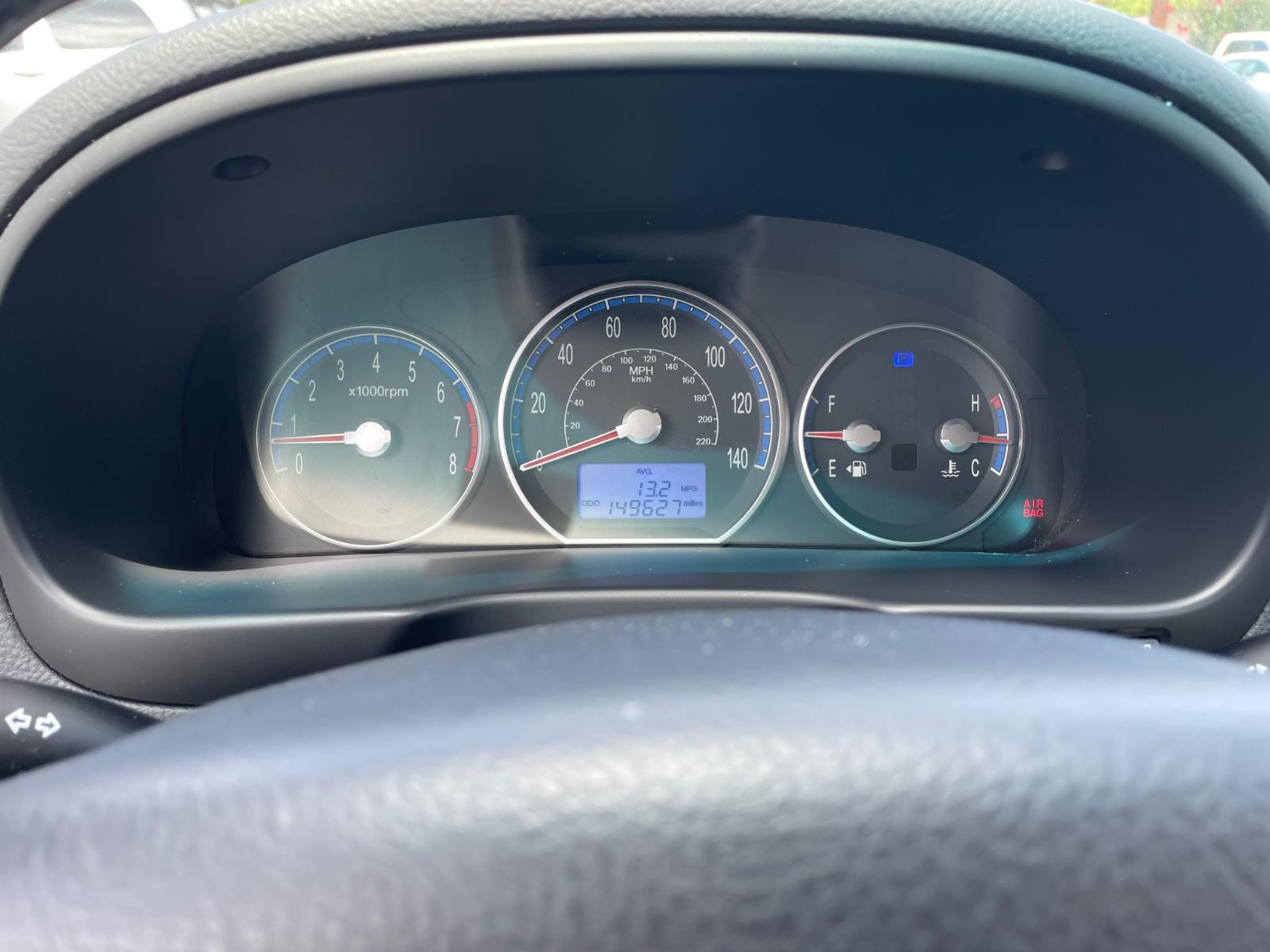Hyundai Santa Fe Vehicle Full-screen Gallery Image 13