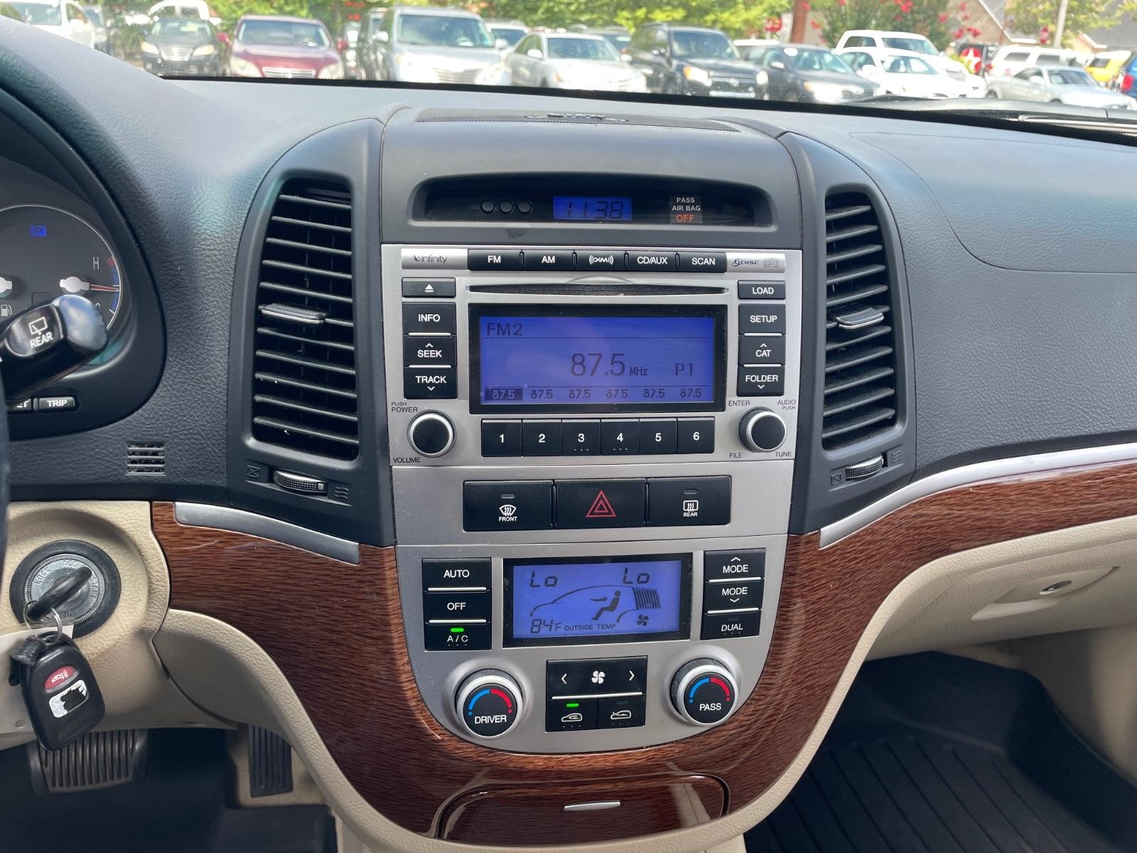 Hyundai Santa Fe Vehicle Full-screen Gallery Image 14