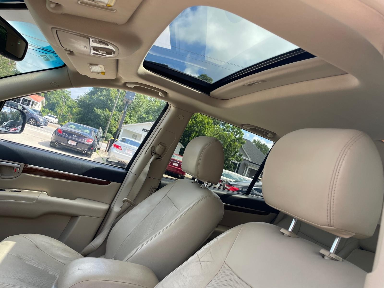 Hyundai Santa Fe Vehicle Full-screen Gallery Image 15
