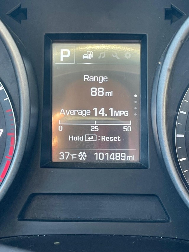 Hyundai Santa Fe Sport Vehicle Full-screen Gallery Image 6