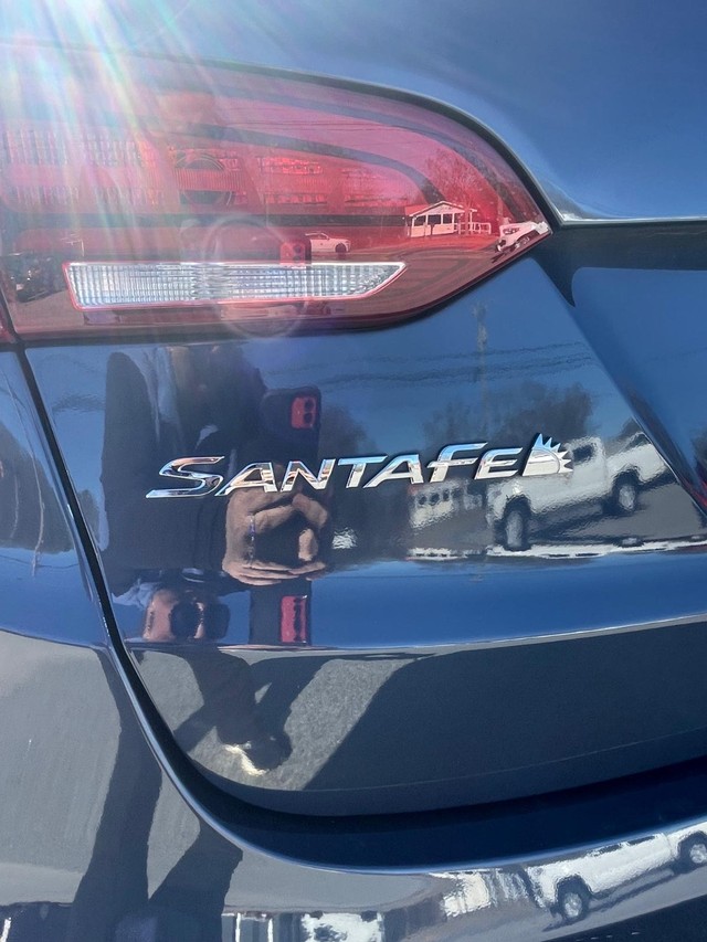 Hyundai Santa Fe Sport Vehicle Full-screen Gallery Image 14