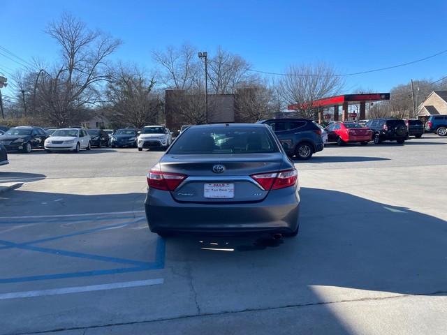 Toyota Camry Vehicle Full-screen Gallery Image 3