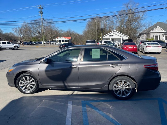 Toyota Camry Vehicle Full-screen Gallery Image 4