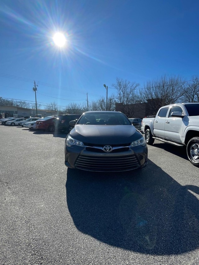 Toyota Camry Vehicle Full-screen Gallery Image 9