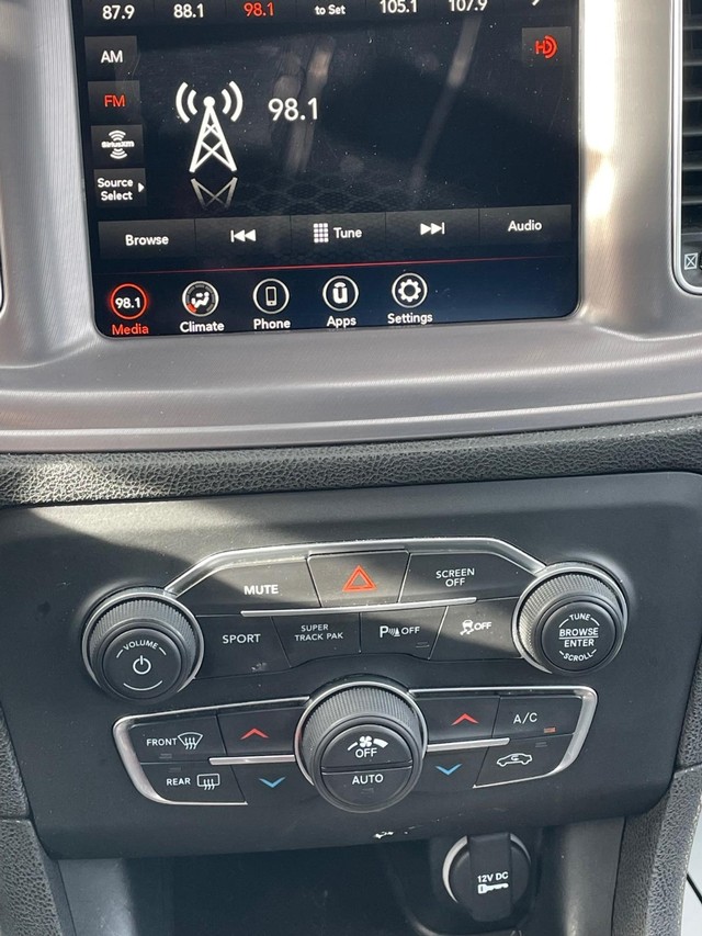 Dodge Charger Vehicle Full-screen Gallery Image 10