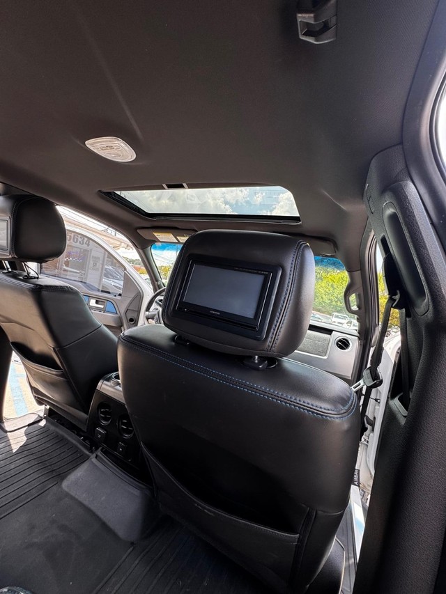 Ford F-150 Vehicle Full-screen Gallery Image 8