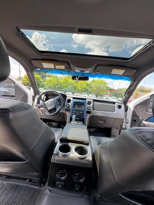 Ford F-150 Vehicle Full-screen Gallery Image 9
