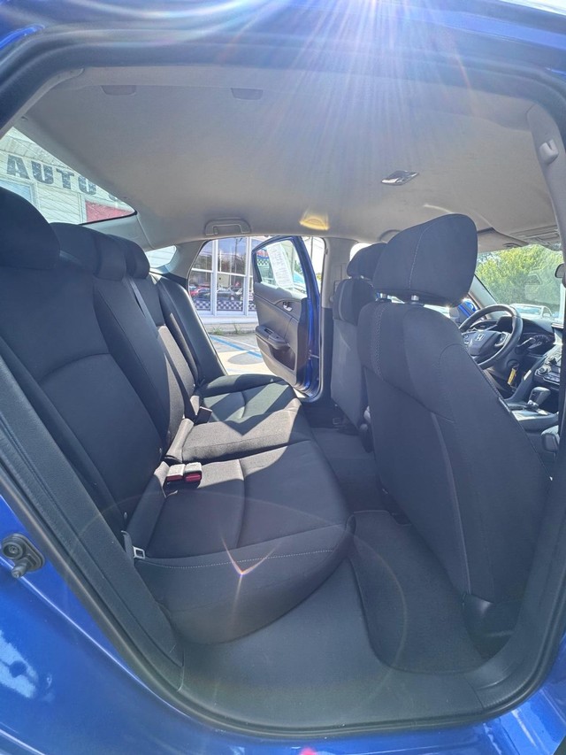 Honda Civic Sedan Vehicle Full-screen Gallery Image 6