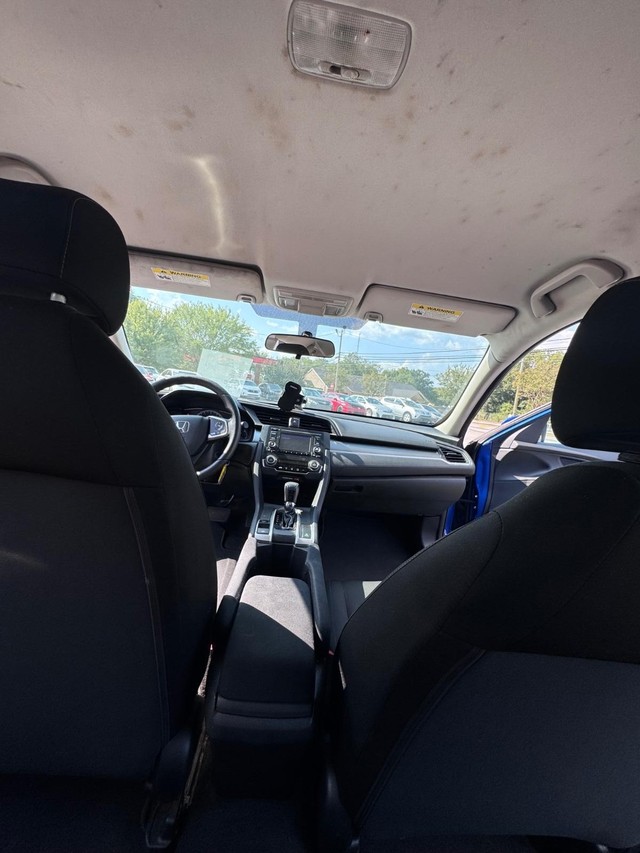 Honda Civic Sedan Vehicle Full-screen Gallery Image 9