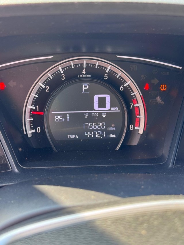 Honda Civic Sedan Vehicle Full-screen Gallery Image 10