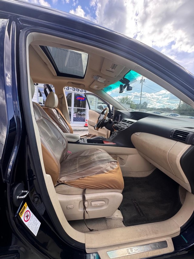 Lexus RX 350 Vehicle Full-screen Gallery Image 9