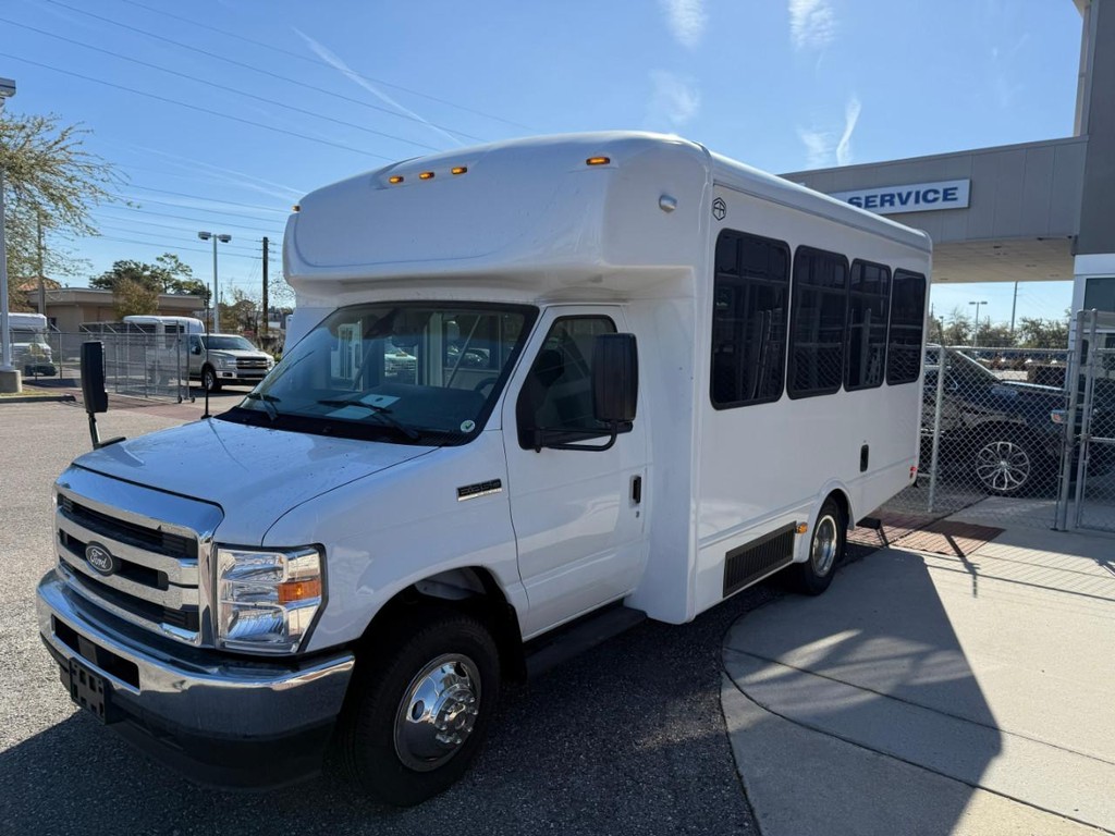 Startrans Senator II Vehicle Full-screen Gallery Image 02