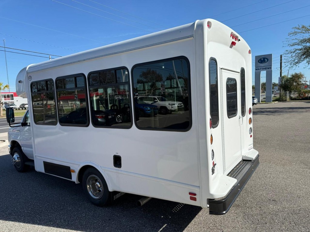 Startrans Senator II Vehicle Full-screen Gallery Image 04