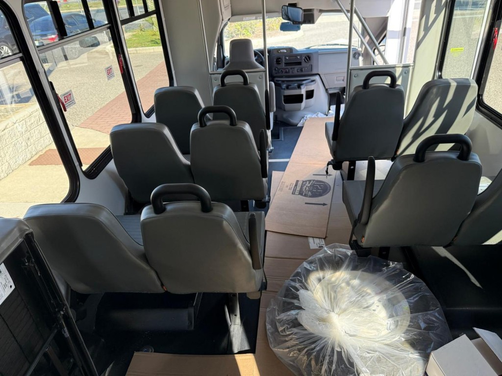 Startrans Senator II Vehicle Full-screen Gallery Image 06