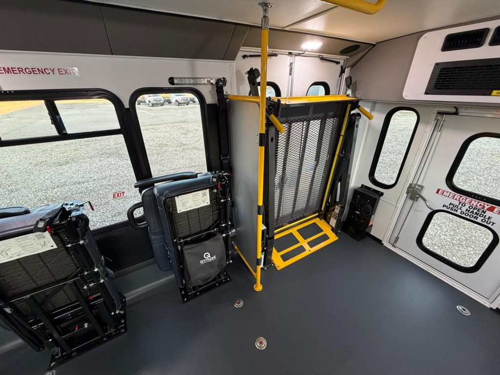 Endera B5 E450 Vehicle Full-screen Gallery Image 07