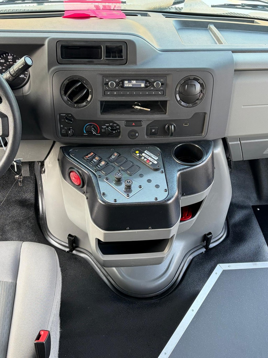 Endera B5 E450 Vehicle Full-screen Gallery Image 09