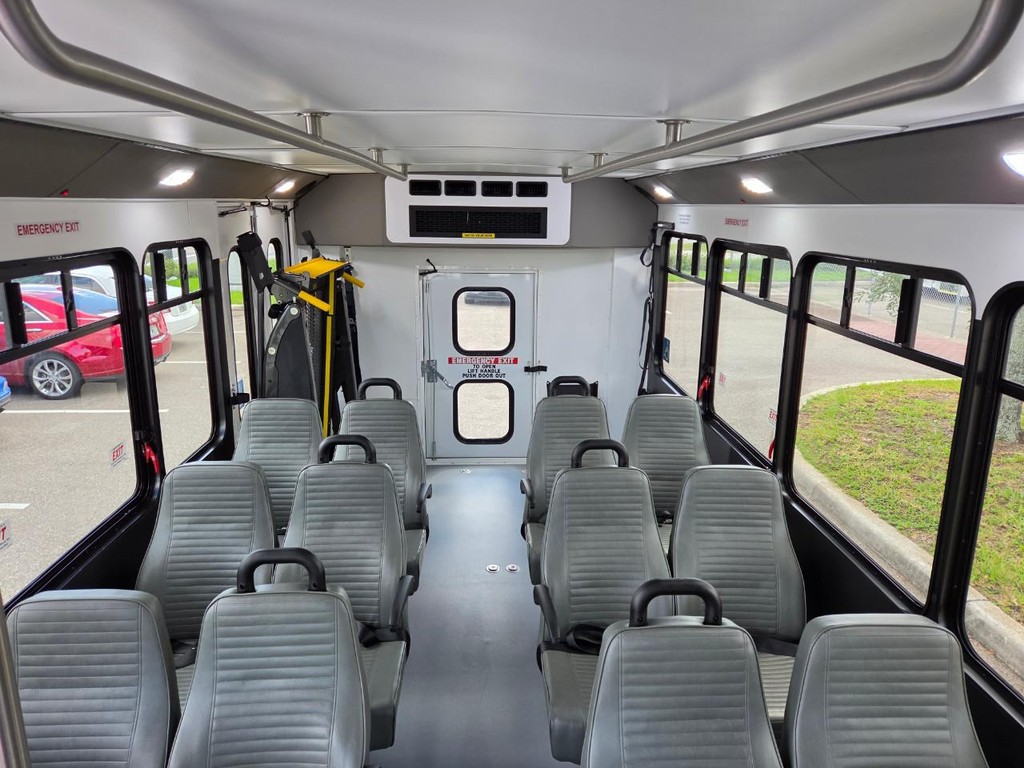Endera B5 E350 Vehicle Full-screen Gallery Image 05
