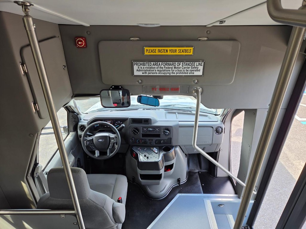 Endera B5 E350 Vehicle Full-screen Gallery Image 09