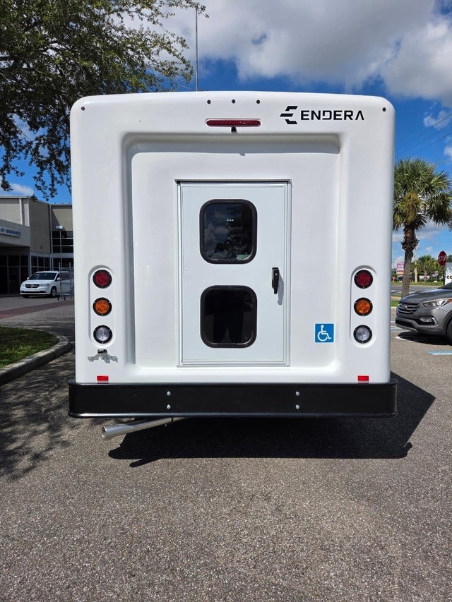 Endera B5 E350 Vehicle Full-screen Gallery Image 03