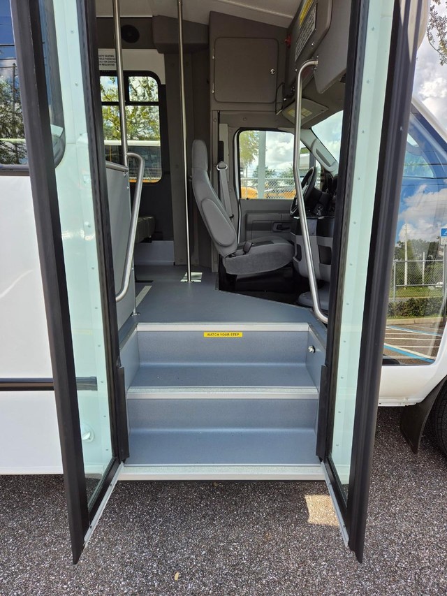 Endera B5 E350 Vehicle Full-screen Gallery Image 04