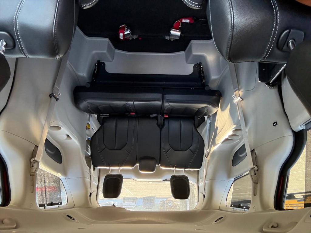 Chrysler BraunAbility Vehicle Full-screen Gallery Image 05