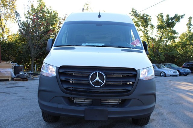 Mercedes-Benz Sprinter Cargo Van Vehicle Full-screen Gallery Image 6