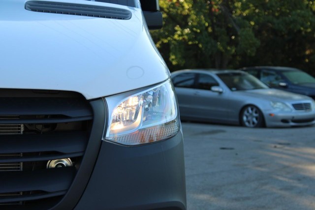 Mercedes-Benz Sprinter Cargo Van Vehicle Full-screen Gallery Image 8