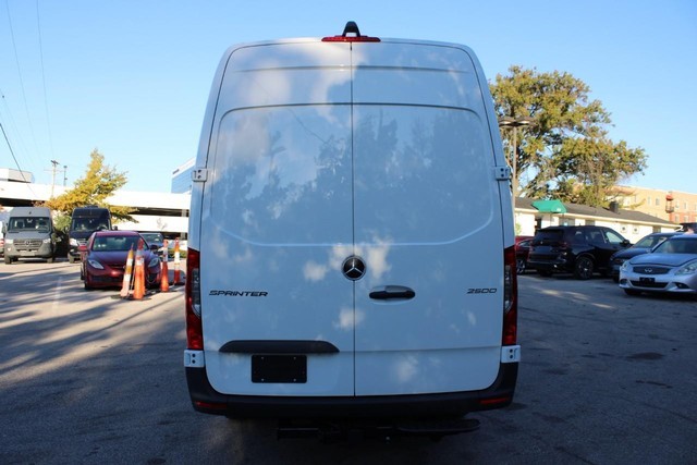 Mercedes-Benz Sprinter Cargo Van Vehicle Full-screen Gallery Image 10