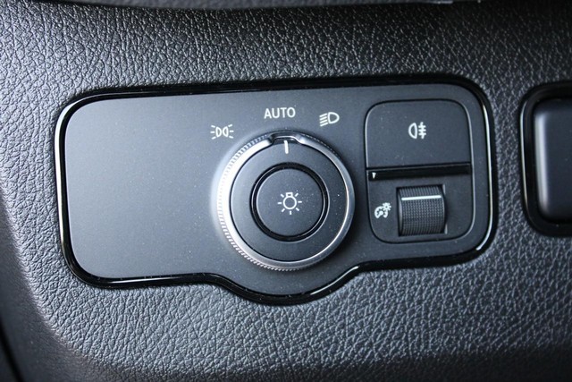 Mercedes-Benz Sprinter Cargo Van Vehicle Full-screen Gallery Image 17