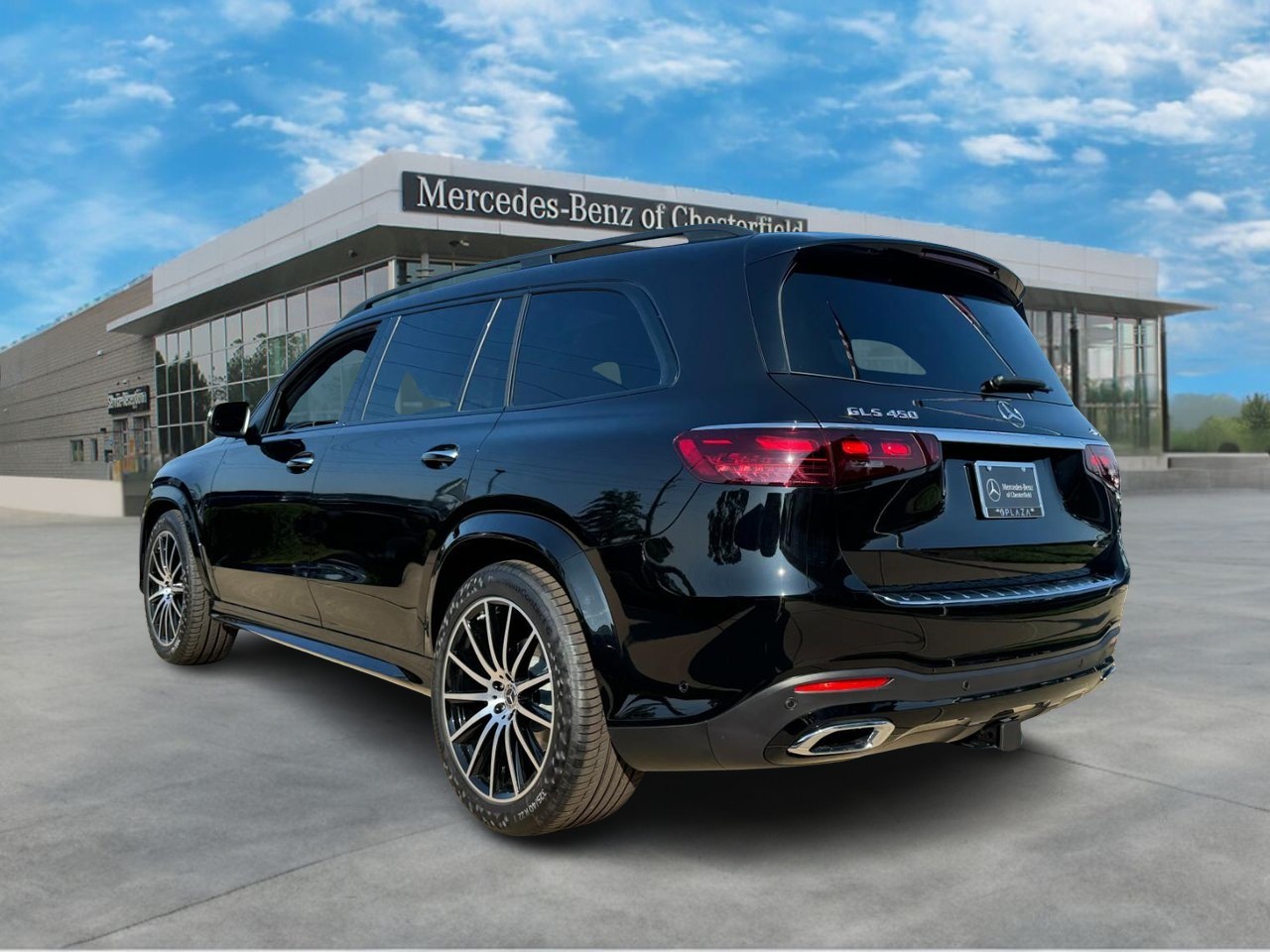 Mercedes-Benz GLS Vehicle Full-screen Gallery Image 3