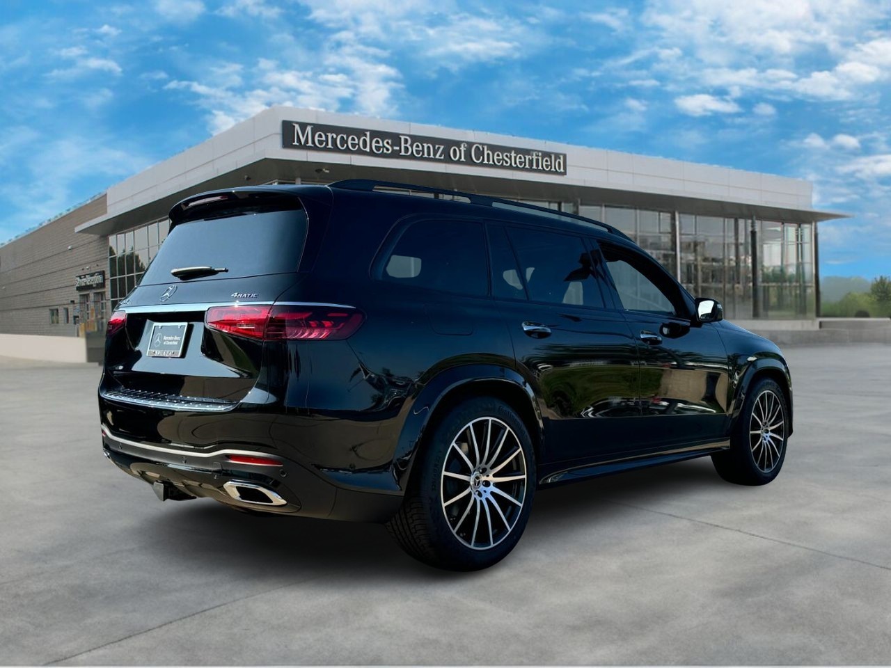 Mercedes-Benz GLS Vehicle Full-screen Gallery Image 4