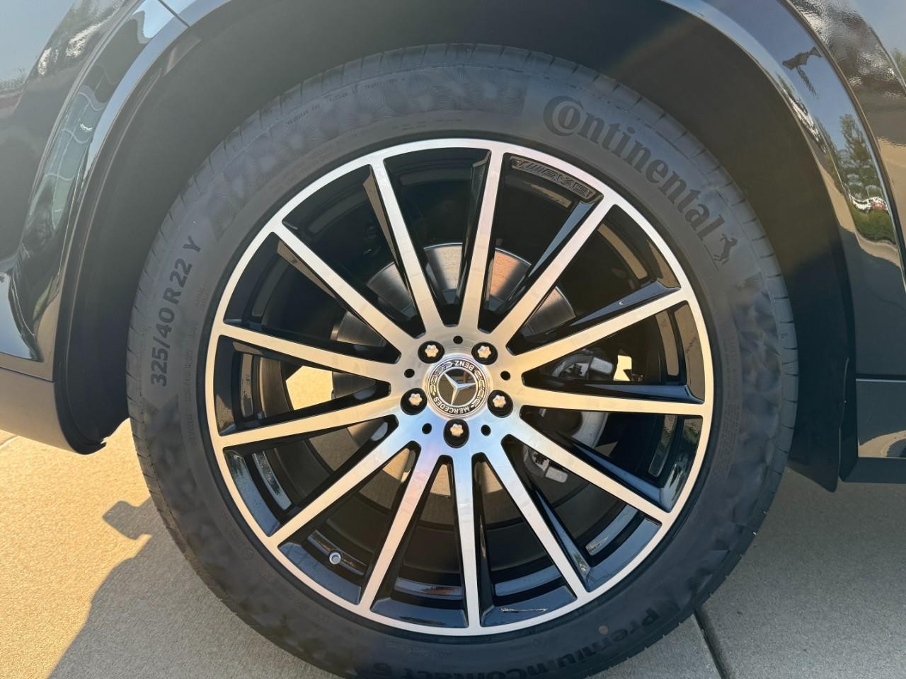 Mercedes-Benz GLS Vehicle Full-screen Gallery Image 5