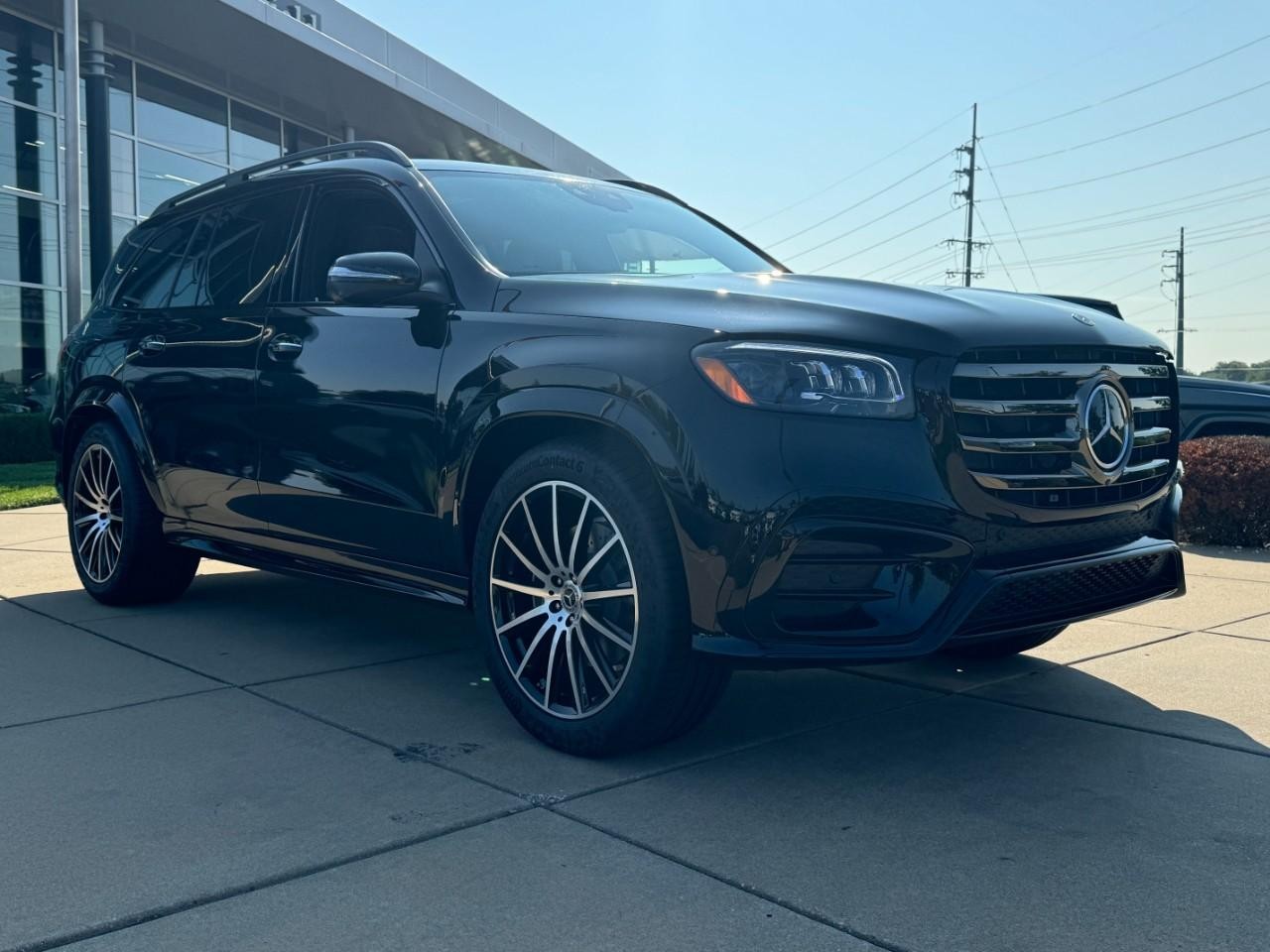 Mercedes-Benz GLS Vehicle Full-screen Gallery Image 6