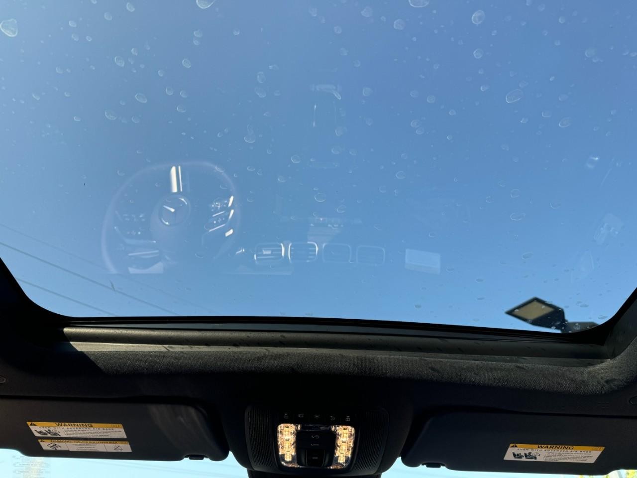 Mercedes-Benz GLS Vehicle Full-screen Gallery Image 16