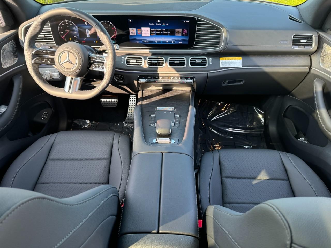 Mercedes-Benz GLS Vehicle Full-screen Gallery Image 17