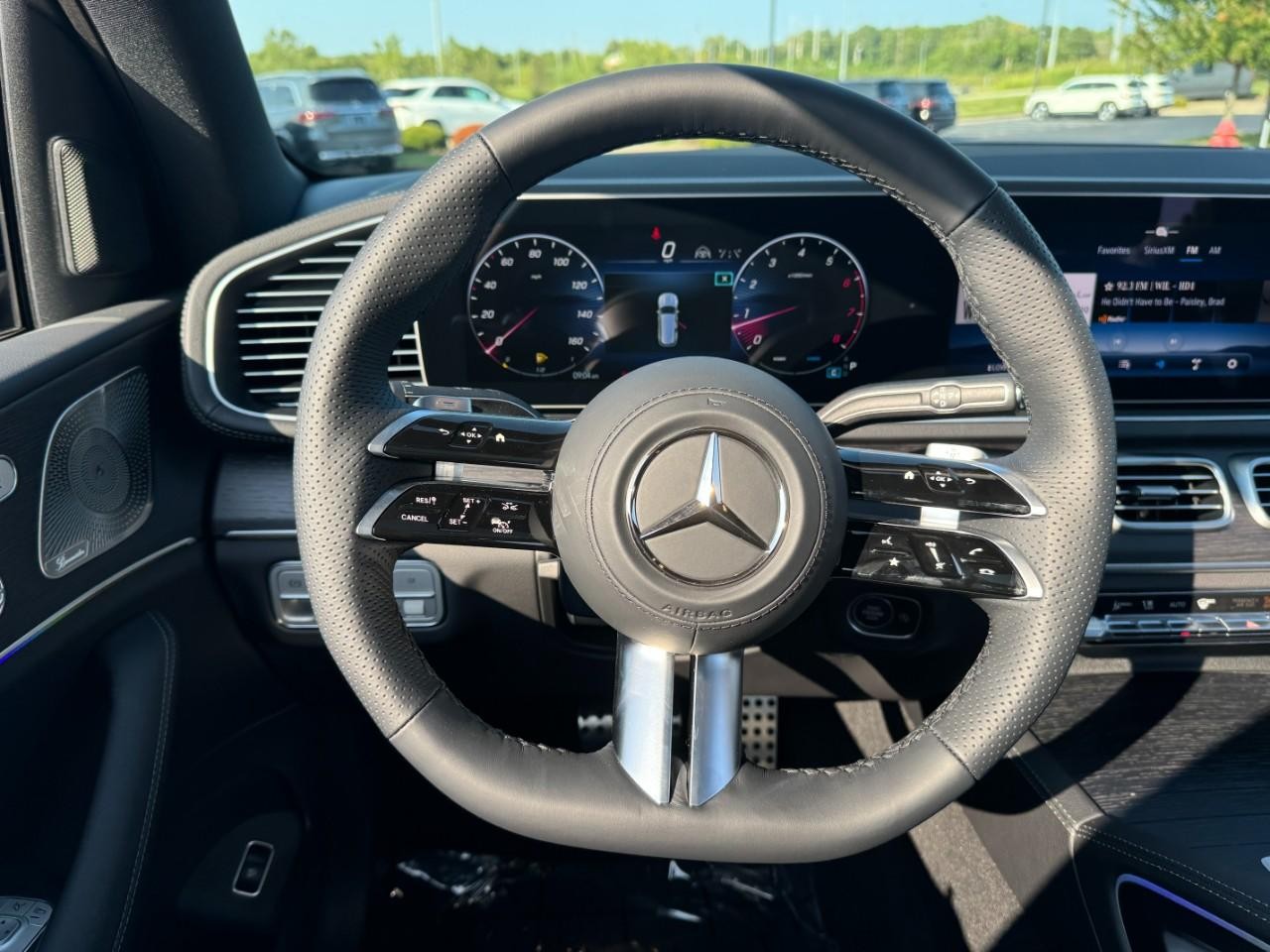 Mercedes-Benz GLS Vehicle Full-screen Gallery Image 18