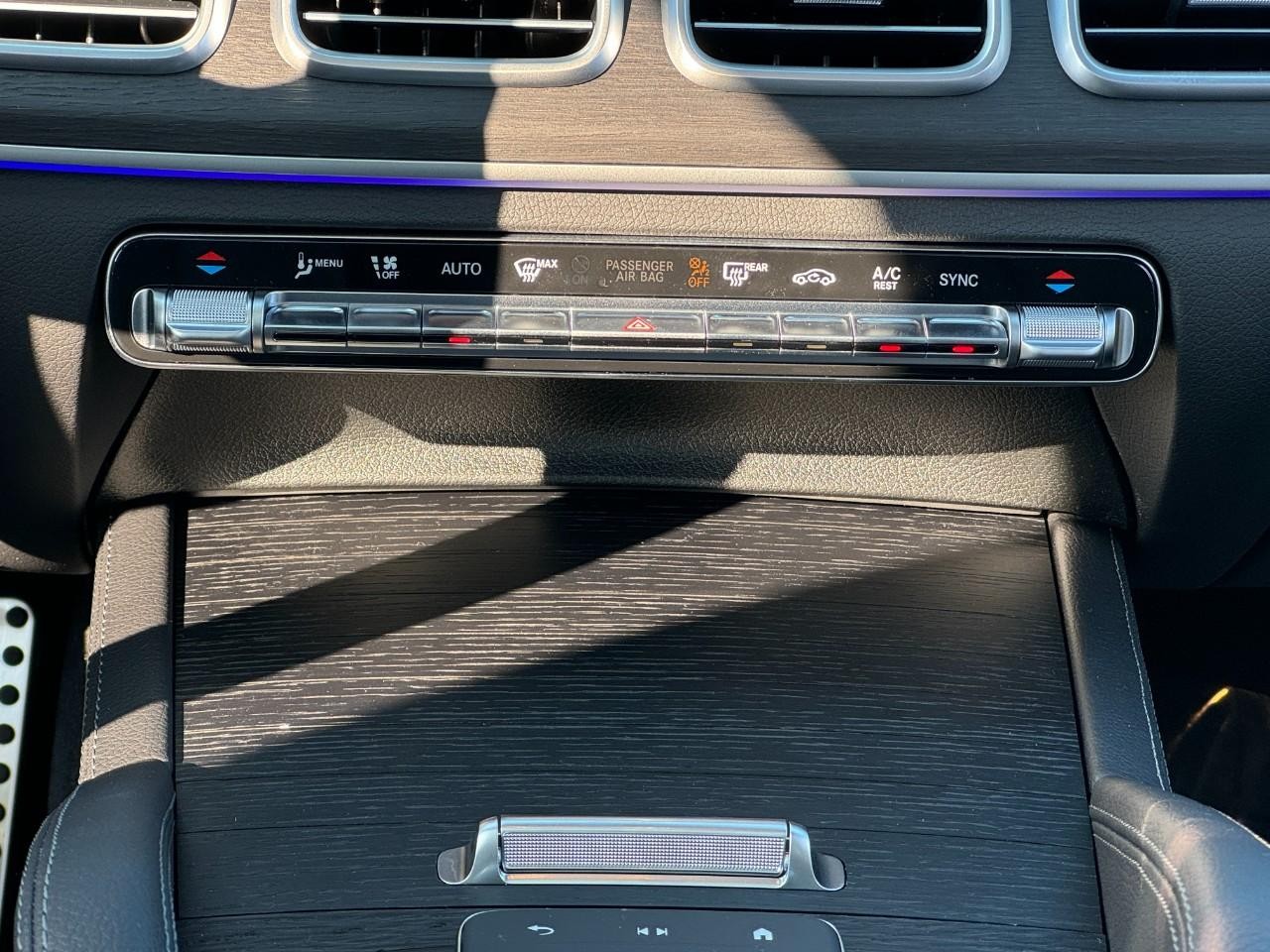 Mercedes-Benz GLS Vehicle Full-screen Gallery Image 20