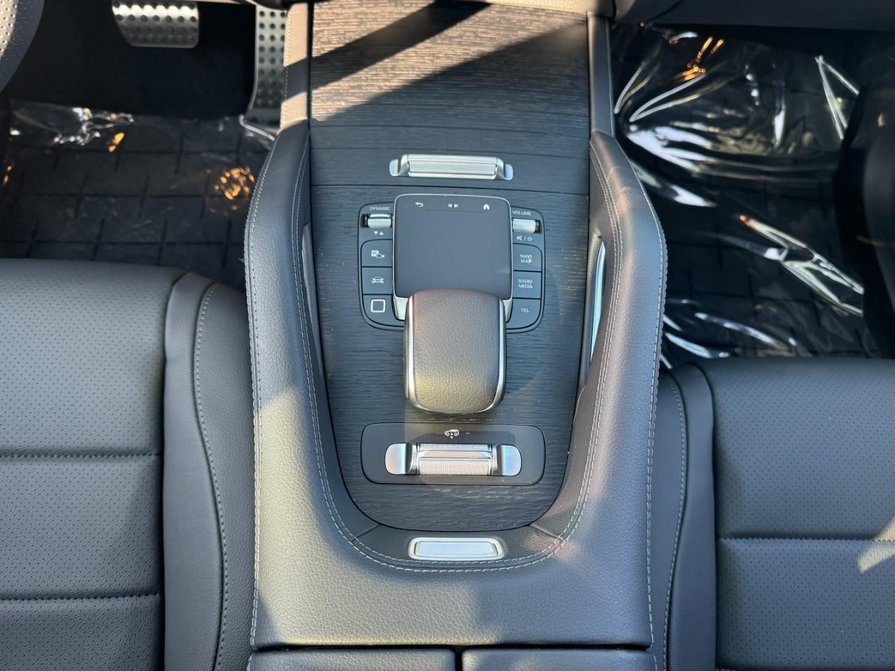 Mercedes-Benz GLS Vehicle Full-screen Gallery Image 21