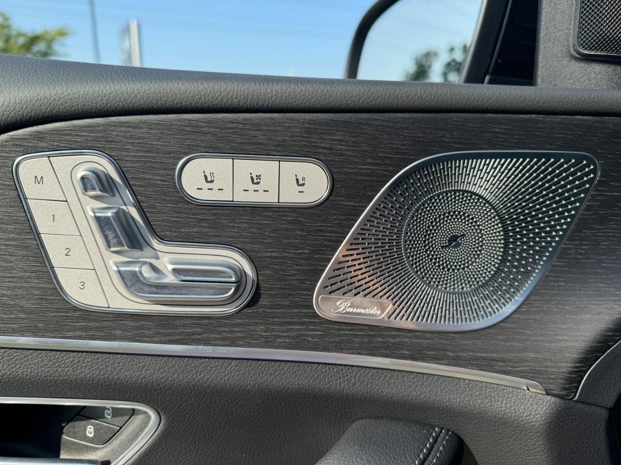 Mercedes-Benz GLS Vehicle Full-screen Gallery Image 24